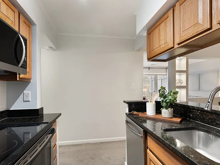8511 Barrington Ct #S — Photo 8