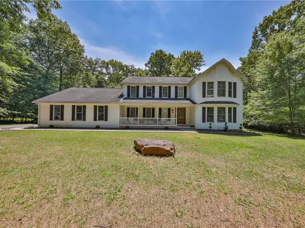 3337 William Cir, Slatington, PA 18080