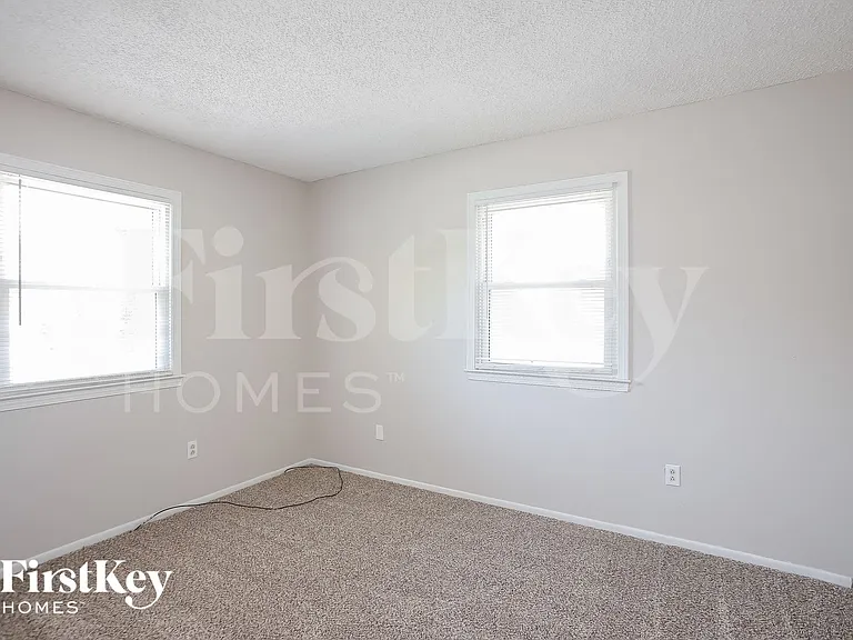 1720 Wornall Rd — Photo 10