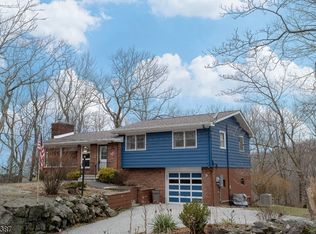 9 Deer Run, Andover, NJ 07821