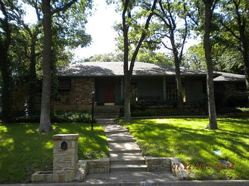 1st image of 3304 Cambridge Dr