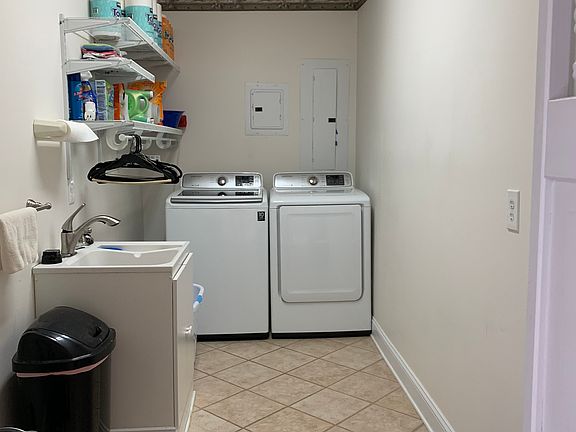 Laundry room2