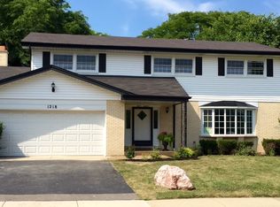 1218 W Robin Ln, Glenview, IL