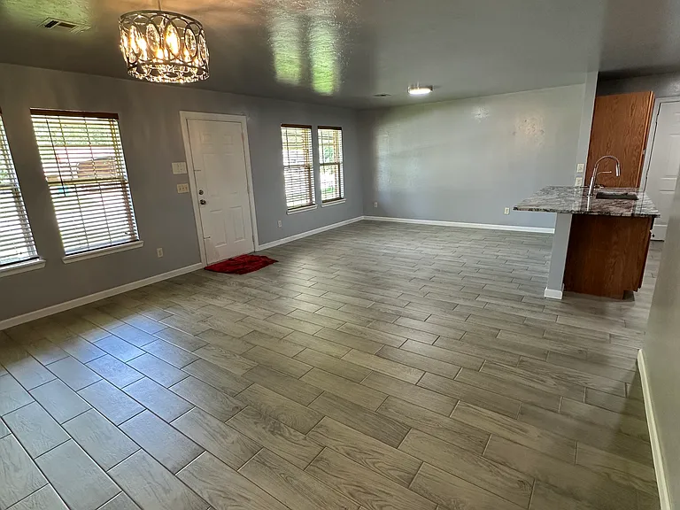2512 SE 48th St — Photo 5