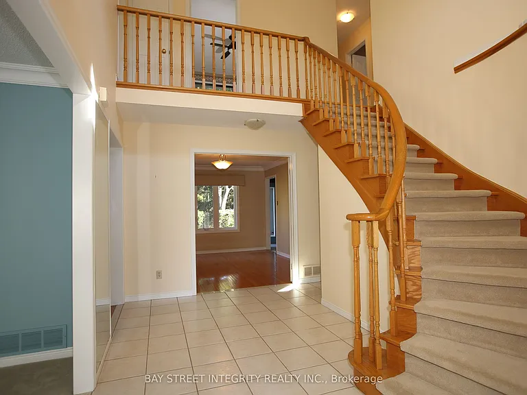 1906 Stoneybrook Ct — Photo 2