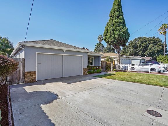 3rd image of 870 Schembri Ln