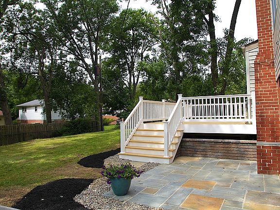 3rd image of 2204 Carlton Ln