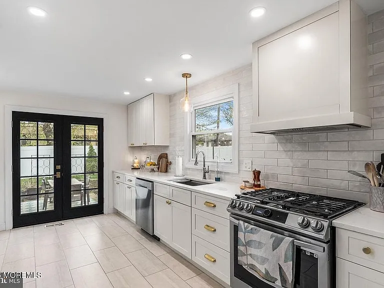 301 Westwood Dr — Photo 22