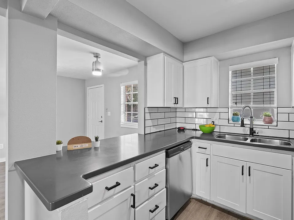 Watermarc Apartments - Kitchen