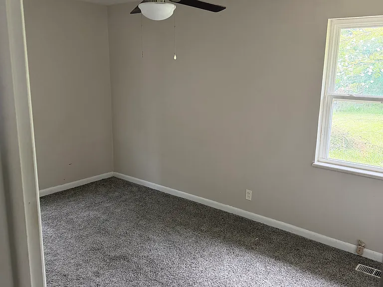 1209 Monroe Dr — Photo 3