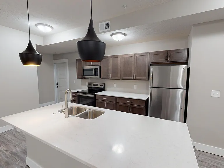 801 W Cedar St — Photo 82
