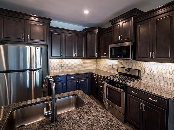 4th image of 21 Creekhaven Ln