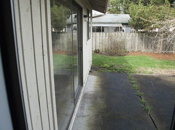 2nd image of 1523 NE Kennedy Ln