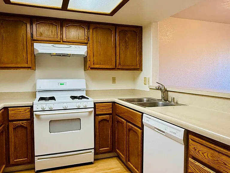 247 E Upjohn Ave — Photo 5