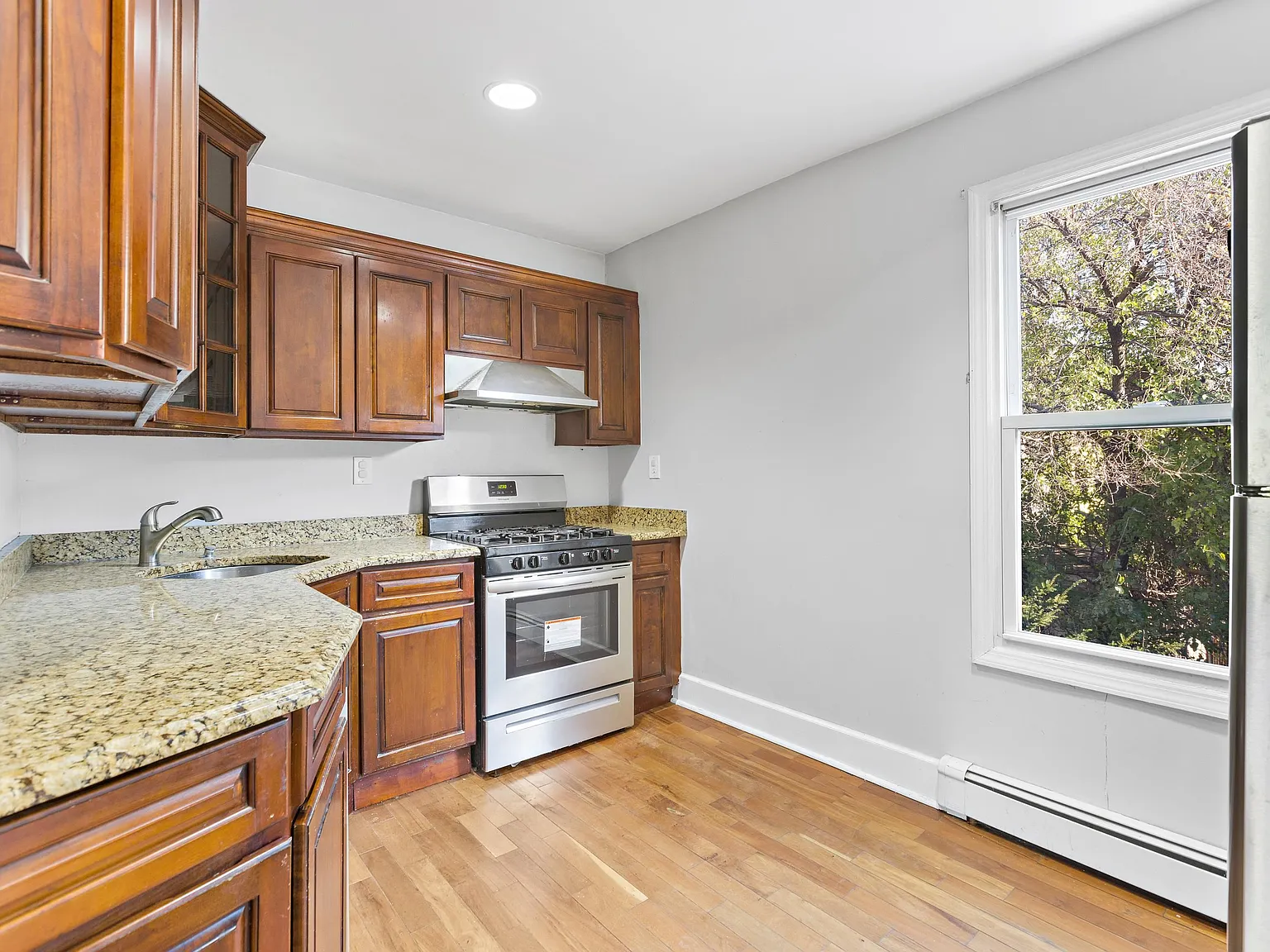 2 bed, 1.0 bath, $2,350 — Photo 1