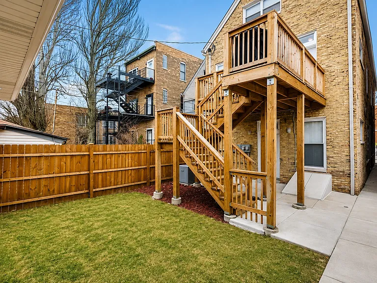 1845 W Superior St #1R — Photo 1