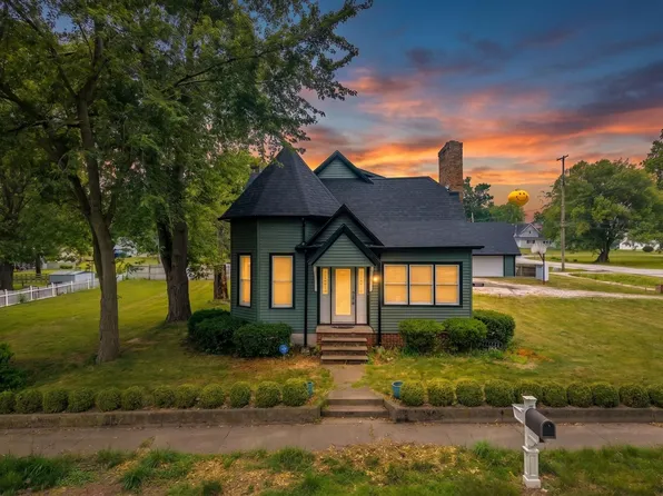 302 S Gonser Ave, Ashley, IN 46705
