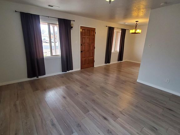 3rd image of 709 La Veta Dr NE