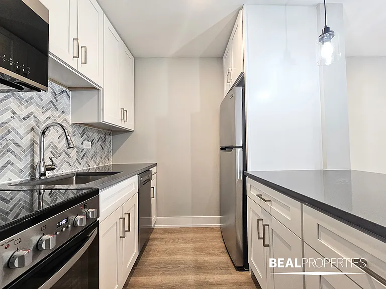 555 W Stratford Place — Photo 15