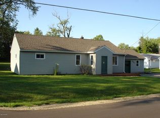 8173 Forest Beach Rd, Watervliet, MI 49098