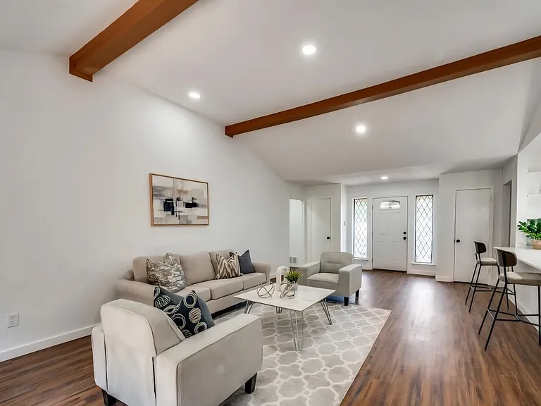 1605 Craighton Ct — Photo 5