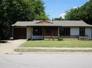 110 SW Taylor St, Burleson, TX 76028