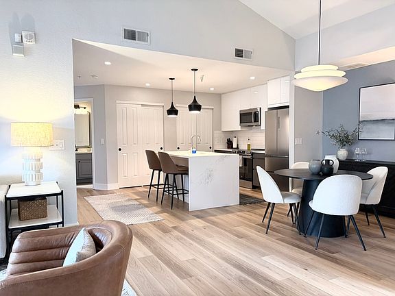 5th image of 804 Summer Hawk Dr Unit 1204