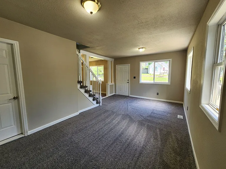 112 Davis Ave — Photo 11