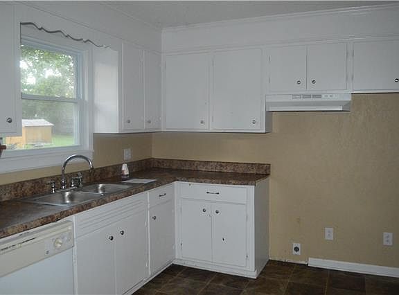 3rd image of 174 Harbor Cir