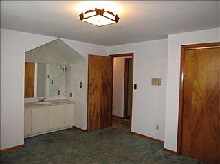 2nd image of 1284 Oaktree Dr