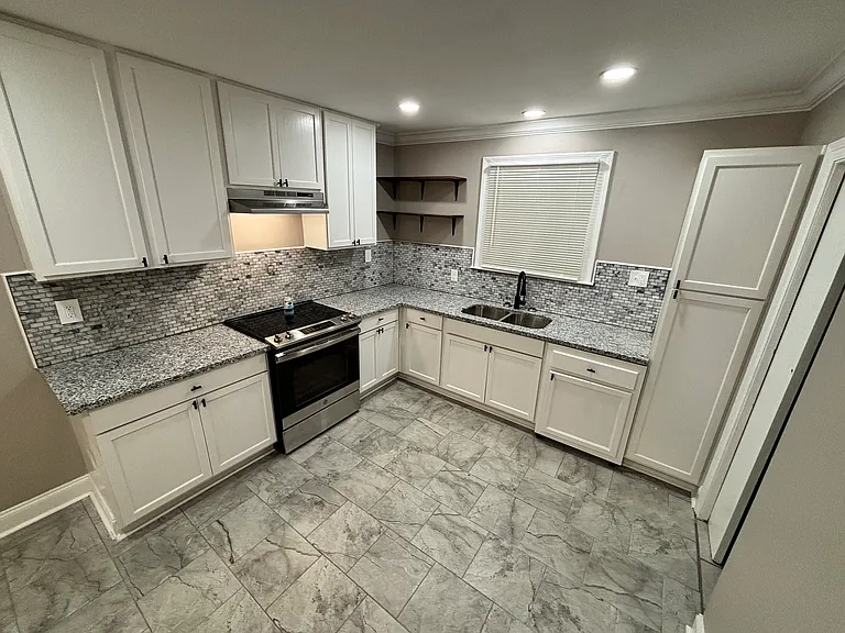 5337 Beechwood Dr — Photo 3