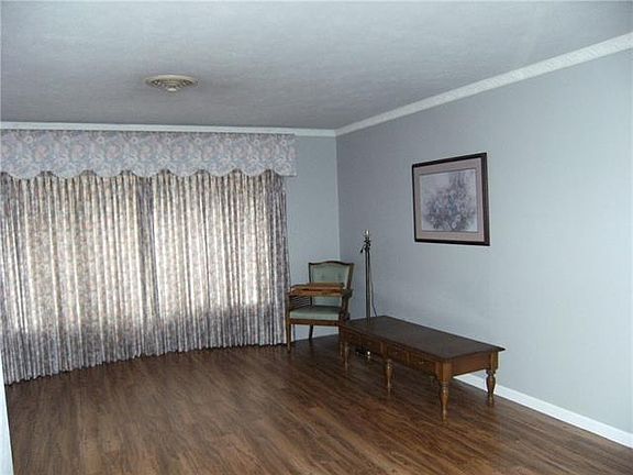 3rd image of 1710 Manchester Dr
