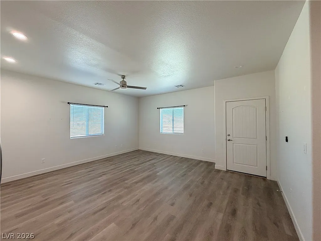 2 bed, 1.0 bath, 792 sqft, $1,300 — Photo 3