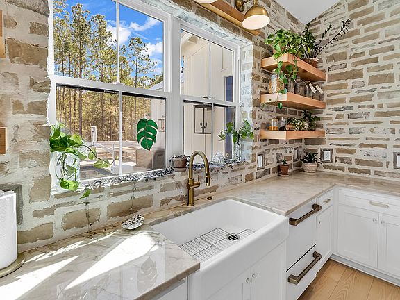 2nd image of 1282 Kings River Rd