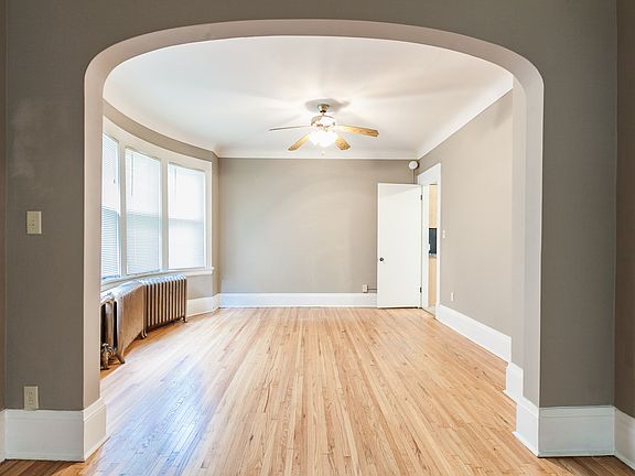 5th image of 795 Rose Ave E