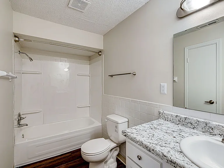 Stonehedge Apartments — Photo 31