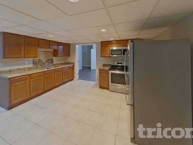 1260 Castle Pointe Ln — Photo 7