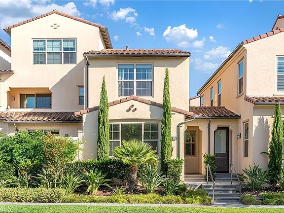 2nd image of 56 Bay Laurel