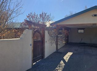 60 Victor Rd, Corrales, NM 87048