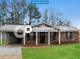 5211 Woody Dr, Horn Lake, MS 38637