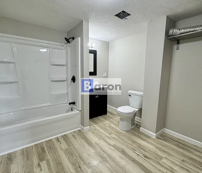 2923 Smalley Ave — Photo 7
