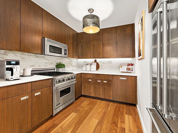 3rd image of 310 E Houston St APT 5C