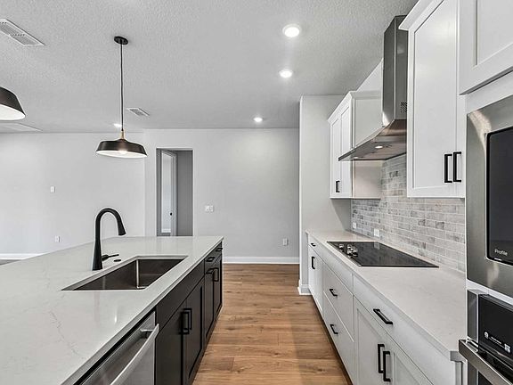 The Collins - Kitchen