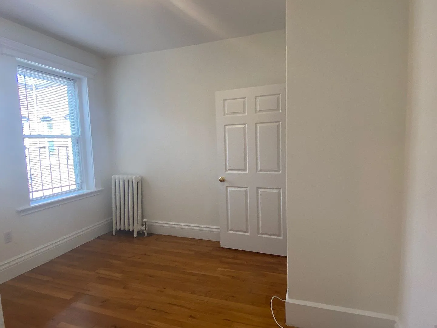Large, sunny 2 bed unit with heat and water included. — Photo 4