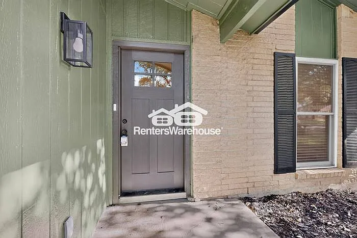 1004 Whitehall Dr — Photo 6