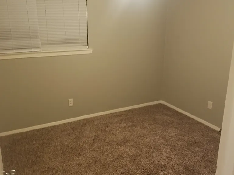 1335-1337 Halcomb Ln #1335 — Photo 3