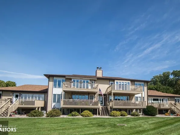 3714 N Shore Dr #201A, Clear Lake, IA 50428