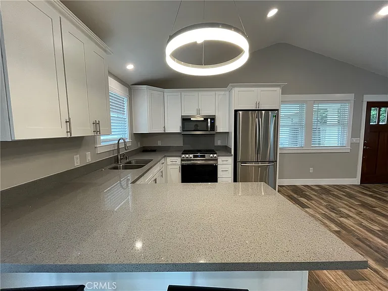 562 E Van Bibber Ave — Photo 7