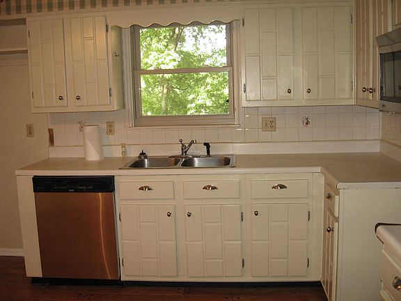 3rd image of 1308 Scotsbury Cir