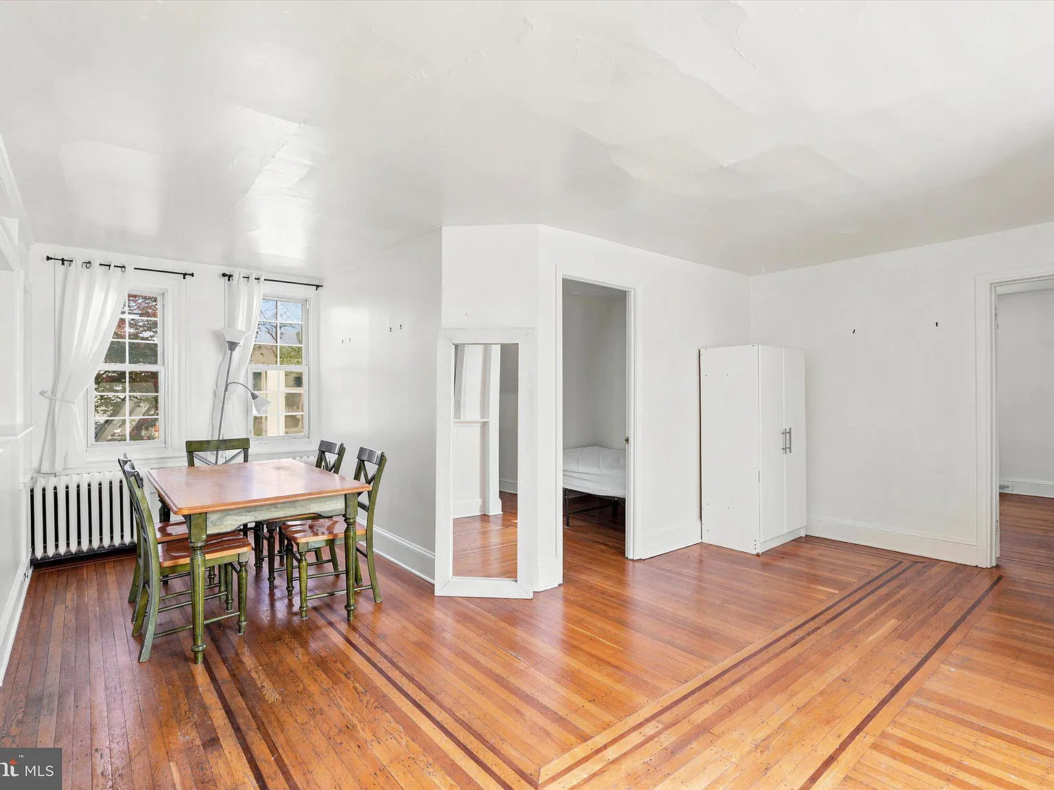 4 bed, 2.0 bath, 2000 sqft, $4,900 — Photo 3